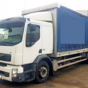 foto EUR5 Volvo 7.5m 19.5t lůžko lowdeck-tažné měchy shrnovačka plachta valník FE320