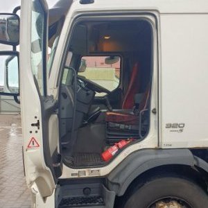 foto EUR5 Volvo 7.5m 19.5t lůžko lowdeck-tažné měchy shrnovačka plachta valník FE320