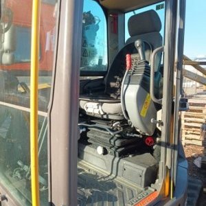 foto 9t bagr guma ofset Volvo ECR88D rypadlo pásové mimoosé kopání