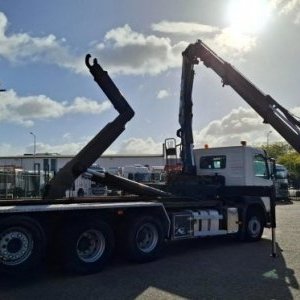 foto 8x4 Volvo tridem kontejner + HMF rotátor
