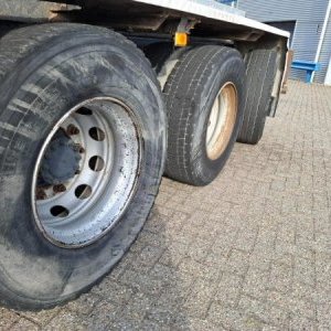 foto 8x4 Volvo tridem kontejner + HMF rotátor