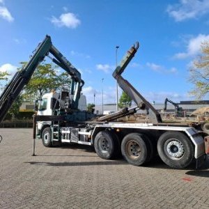 foto 8x4 Volvo tridem kontejner + HMF rotátor