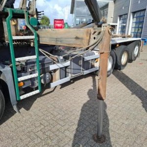 foto 8x4 Volvo tridem kontejner + HMF rotátor