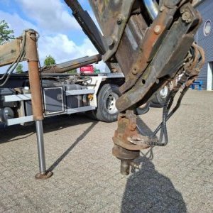 foto 8x4 Volvo tridem kontejner + HMF rotátor