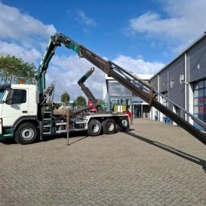 foto 8x4 Volvo tridem kontejner + HMF rotátor