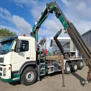foto 8x4 Volvo tridem kontejner + HMF rotátor
