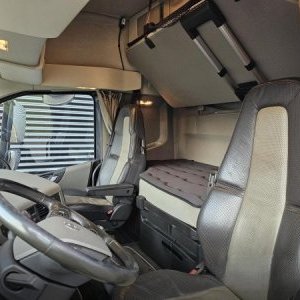 foto 8x4 Volvo valník + naviják s HIAB 54tm / 21m