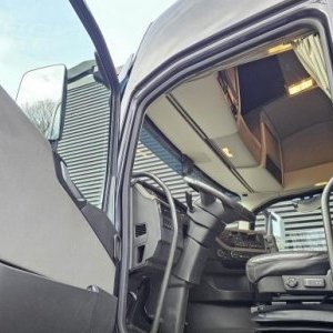 foto 8x4 Volvo valník + naviják s HIAB 54tm / 21m