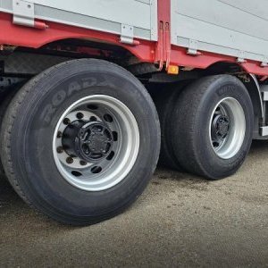 foto 8x4 Volvo valník + naviják s HIAB 54tm / 21m