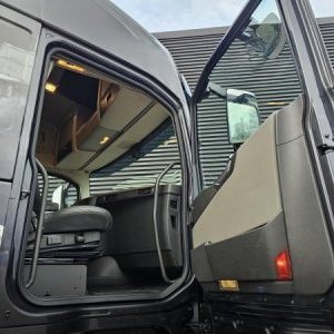 foto 8x4 Volvo valník + naviják s HIAB 54tm / 21m