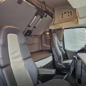 foto 8x4 Volvo valník + naviják s HIAB 54tm / 21m