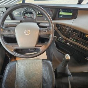 foto 8x4 Volvo valník + naviják s HIAB 54tm / 21m