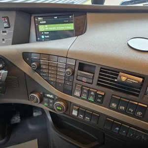 foto 8x4 Volvo valník + naviják s HIAB 54tm / 21m