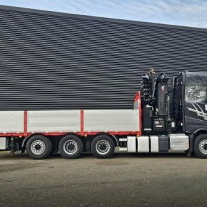 foto 8x4 Volvo valník + naviják s HIAB 54tm / 21m