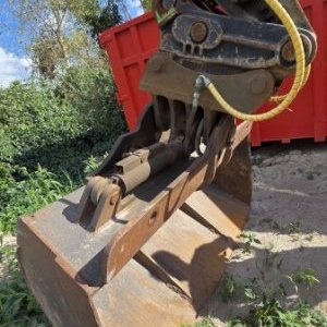 foto 17t bagr Volvo EW140D vývody 4lopaty klima kamera