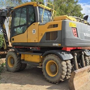 foto 17t bagr Volvo EW140D vývody 4lopaty klima kamera