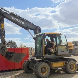 foto 17t bagr Volvo EW140D vývody 4lopaty klima kamera