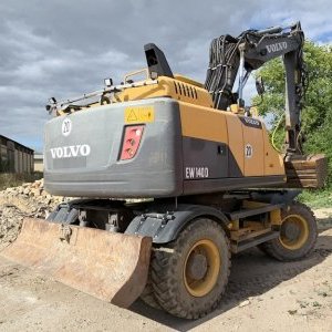 foto 17t bagr Volvo EW140D vývody 4lopaty klima kamera