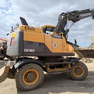 foto 17t bagr Volvo EW140D vývody 4lopaty klima kamera