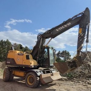 foto 17t bagr Volvo EW140D vývody 4lopaty klima kamera