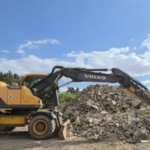 foto 17t bagr Volvo EW140D vývody 4lopaty klima kamera