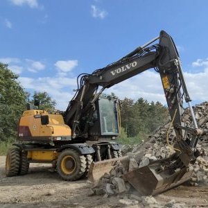 foto 17t bagr Volvo EW140D vývody 4lopaty klima kamera