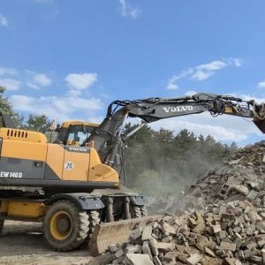 foto 17t bagr Volvo EW140D vývody 4lopaty klima kamera