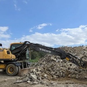 foto 17t bagr Volvo EW140D vývody 4lopaty klima kamera