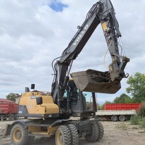 foto 17t bagr Volvo EW140D vývody 4lopaty klima kamera