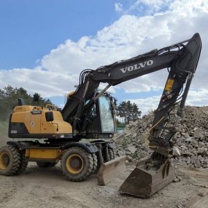 foto 17t bagr Volvo EW140D vývody 4lopaty klima kamera