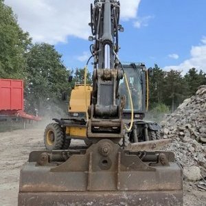 foto 17t bagr Volvo EW140D vývody 4lopaty klima kamera