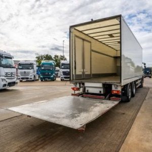 foto 6x2 skříň 7.3m čelo Volvo FE320
