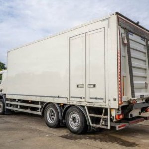 foto 6x2 skříň 7.3m čelo Volvo FE320