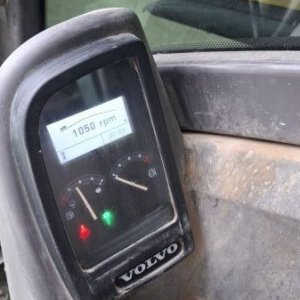 foto 5t minibagr +DRAPÁK 5lopat Volvo ECR50 rypadlo pás